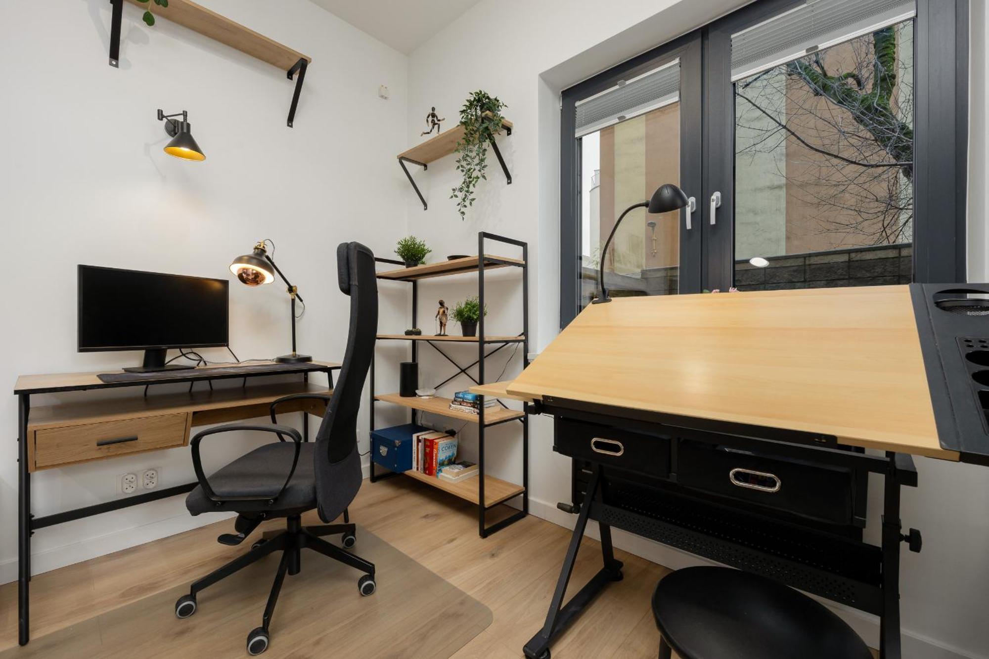 Luxury With Furnished Terrace, Garden And Parking By Renters Appartement *