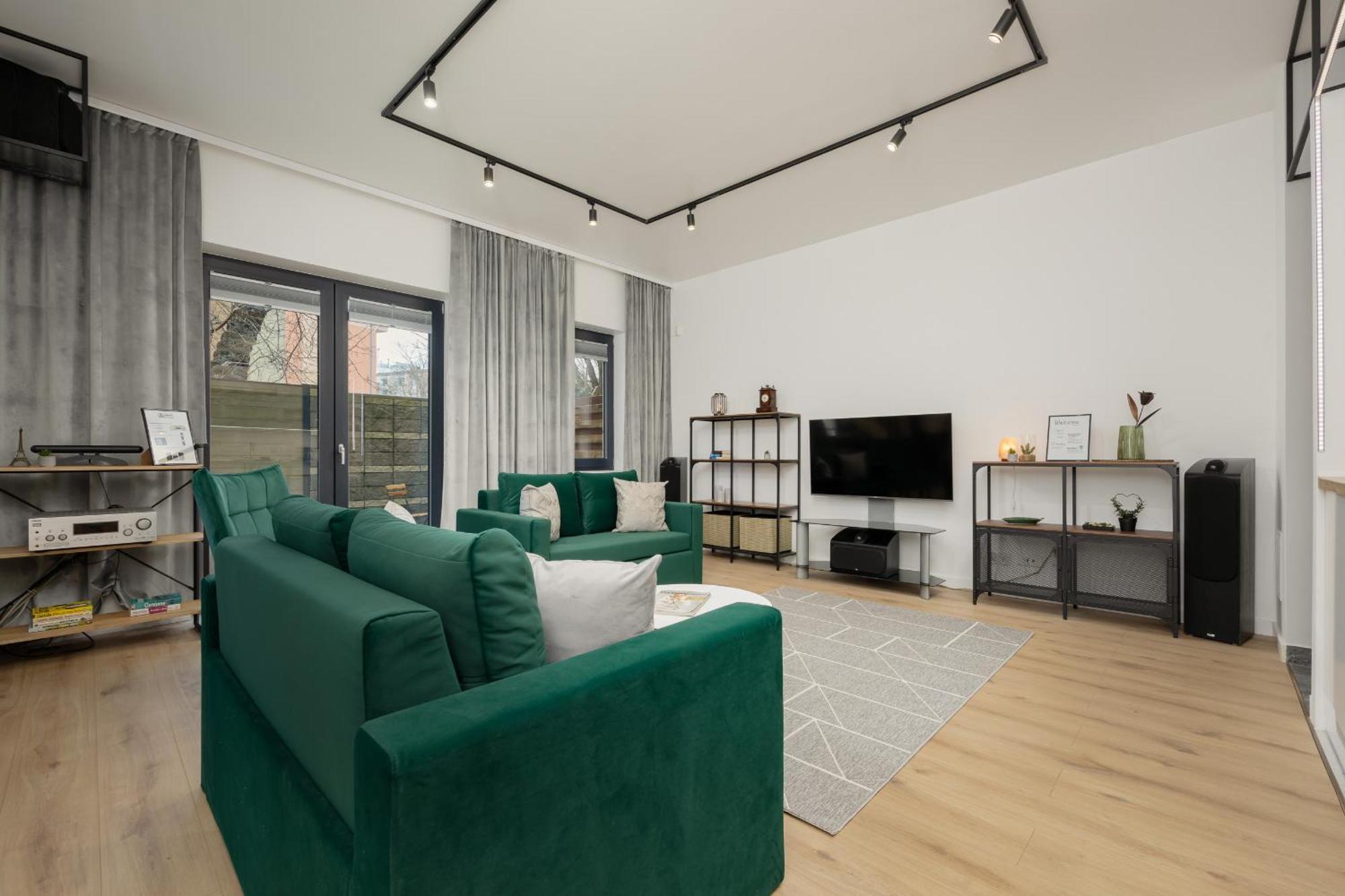 Luxury With Furnished Terrace, Garden And Parking By Renters Appartement Warschau